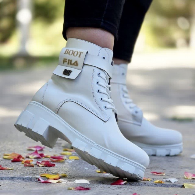 فروش ویژه نیم بوت  پاییزه  زنانه دخترانه مدل فیلا بی نظیر و خاص رنگ سفید  باارسال رایگان کد 1552