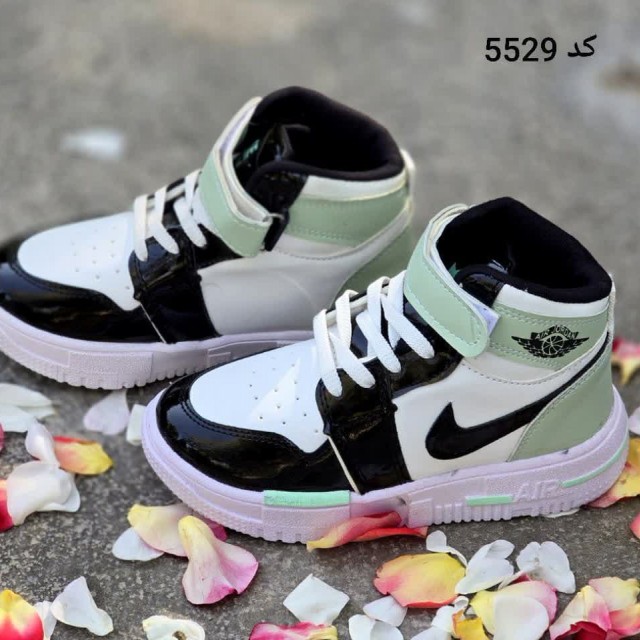 تخفیف ویژه نیم بوت اسپرت بچگانه مدل جردن با طرحی بسیار جذاب رنگ سفید مشکی سبز با ارسال رایگان  کد 5529