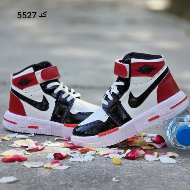 حراج فوق العاده نیم بوت اسپرت بچگانه مدل جردن شیک وپرفروش رنگ سفید مشکی قرمزبا ارسال رایگان  کد 5527