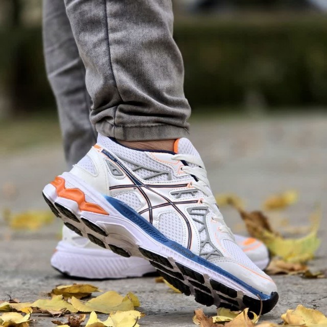 فروش عالی و جذاب کفش کتونی اسپرت مردانه و پسرانه مدل اسیکس پاخور فوق العاده راحت  رنگ سفید ابی نارنجی با ارسال رایگان