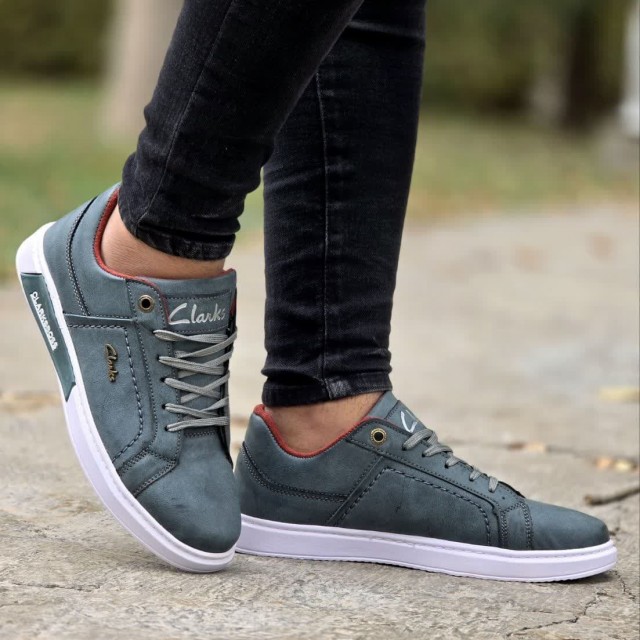 فروش استثنایی کفش کتونی اسپرت ونس مردانه و پسرانه مدل  کلارک clarks  فوق جذاب  رنگ طوسی زیره سفید  با ارسال رایگان