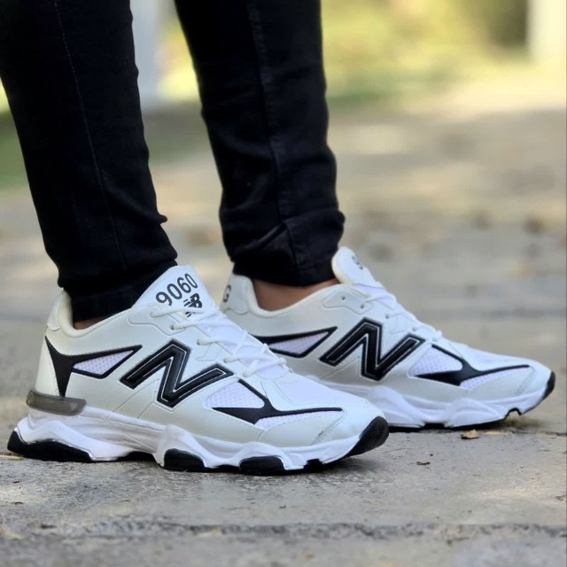 حراج  جذاب و ارزان کفش کتونی اسپرت مردانه و پسرانه مدل نیوبالانس جدید و پرفروش رنگ سفید مشکی با ارسال رایگان