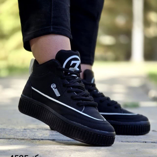 حراج فوق العاده  کفش نیم بوت زنانه دخترانه مدل فشیون  یه مدل خاص برای افراد خاص  رنگ مشکی سفید باارسال رایگان کد 4525