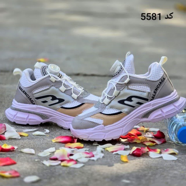 فروش استثنایی  کفش کتونی اسپرت بچگانه پمپی  مدل بالنسیاگا بسیار با دوام و خوش پا رنگ سفید طوسی یاسی با ارسال رایگان کد 5581