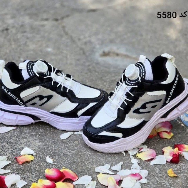 حراج استثنایی  این هفته کفش کتونی اسپرت بچگانه پمپی  مدل بالنسیاگا  مدلی جدید و دارای زیره نرم  رنگ مشکی سفید با ارسال رایگان کد 5580