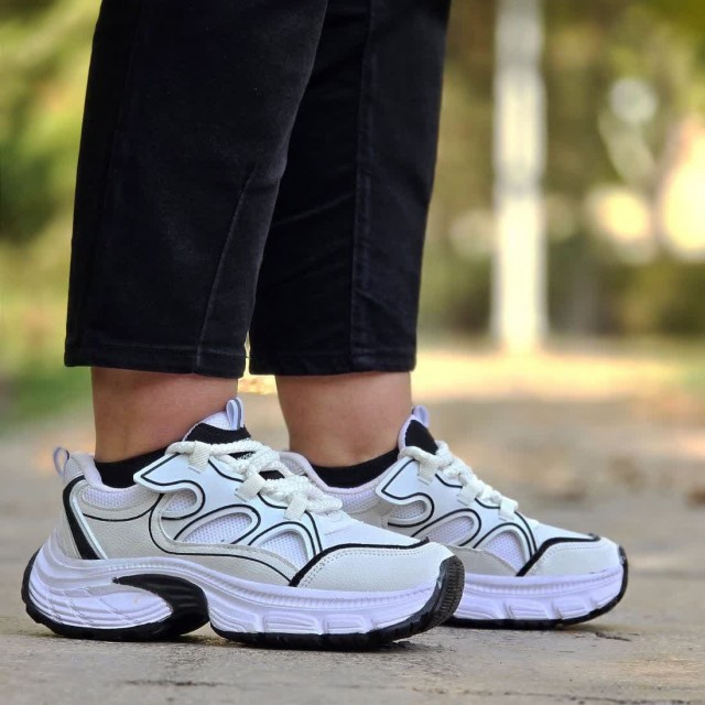 فروش دلبرانه کفش کتونی اسپرت زنانه دخترانه مدل بالنسیاگا پرفروش و پرطرفدار رنگ سفیدمشکی با ارسال رایگان