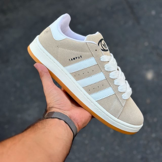 فروش ویژه کفش کتونی اسپرت مردانه پسرانه مدل کامپوس نرم و بادوام رنگ کرم سفید باارسال رایگان