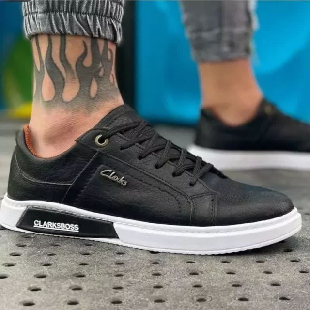 فروش ویژه کفش کتونی اسپرت ونس مردانه و پسرانه مدل  کلارک clarks بادوام و کیفیت عالی  رنگ مشکی زیره سفید  با ارسال رایگان