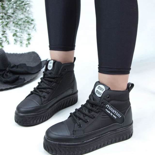 حراج واقعی کفش نیم بوت زنانه دخترانه یه مدل خاص  .زیبا و دلربا رنگ مشکی تمام   باارسال رایگان