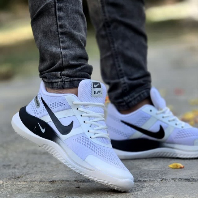 تخفیف این هفته  کفش کتونی اسپرت مدل نایک اسپیسر مردانه پسرانه  یه مدل راحت و منحصر به فرد رنگ سفید مشکی  با ارسال رایگان