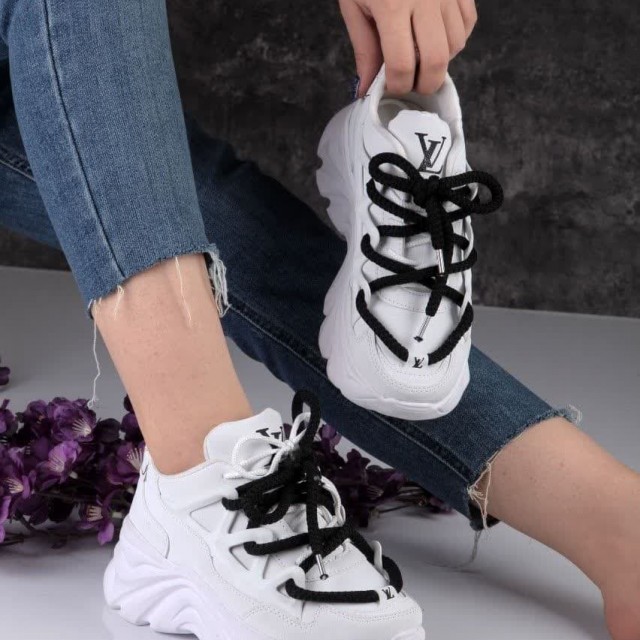 حراج ویژه کفش کتونی اسپرت دخترانه زنانه مدل لوئیس  ویلتون LV  جدید و جذاب رنگ سفید مشکی با  ارسال رایگان