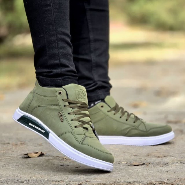 حرااااجی  کفش نیم بوت مردانه پسرانه با طرحی جذاب و خاص رنگ سبز  با ارسال رایگان