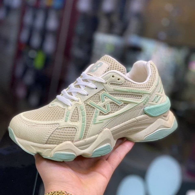 فروش فوق العاده کفش کتونی اسپرت زنانه دخترانه مدل نیوبالانس شیک و دلبر رنگ کرم سبز باارسال رایگان