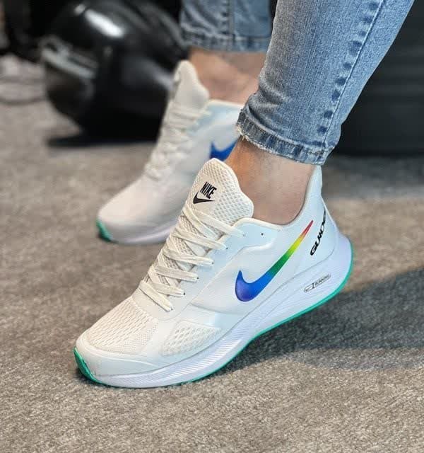 فروش باور نکردنی کفش اسپرت مردانه پسرانه مدل  نایک اسپیسر  نرم و راحت رنگ سفید رنگین کمانی باارسال رایگان