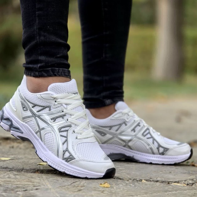 فروش  فوق العاده کفش کتونی اسپرت مردانه پسرانه مدل اسیکس جدید و منحصر بفرد رنگ سفید طوسی باارسال رایگان