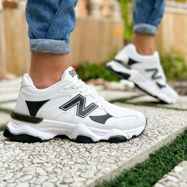 حرااااج  کفش اسپرت مردانه پسرانه مدل نیوبالانس فوق العاده راحت رنگ سفید مشکی  باارسال رایگان