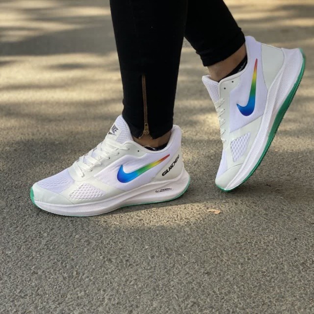 تخفیف ویژه کفش کتونی اسپرت مردانه پسرانه مدل  نایک اسپیسر شیک و جدید رنگ سفید رنگین کمانی باارسال رایگان