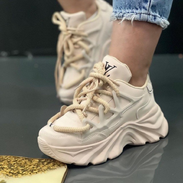 فروش ویژه کفش کتونی اسپرت  زنانه و دخترانه مدل لوییس ویلتون رنگ کرمی فوق العاده جذاب مناسب افراد خاص پسند با ارسال رایگان