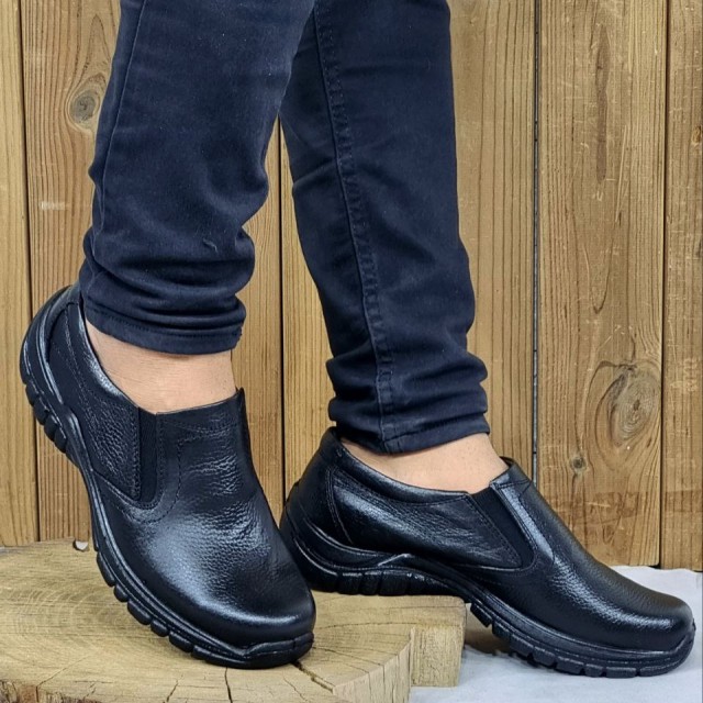 فروش ویژه کفش چرم طبیعی مردانه زیره فوق العاده راحت رنگ مشکی  راحت و نرم  با ارسال رایگان