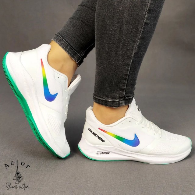 حراج  ویژه کفش کتونی مردانه و پسرانه زیره پیو راحت و سبک رنگ سفید نایک رنگی  جدید و مدرن با ارسال رایگان