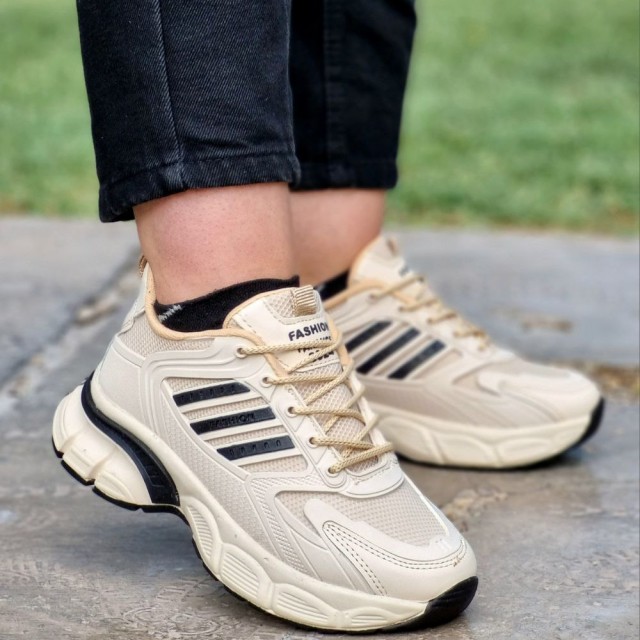 فروش ویژه کفش کتونی  اسپرت دخترانه و زنانه مدل  آدیداس رنگ کرم مشکی یه کار جدید و فوق العاده زیبا با ارسال رایگان