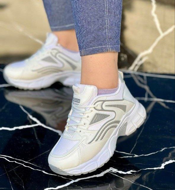 فروش ویژه کفش کتونی دخترانه و زنانه رنگ سفید طوسی  یه کار بی نظیر و بی همتا با ارسال رایگان