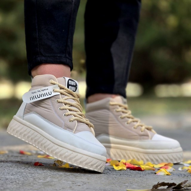 حراج واقعی امروز کفش نیم بوت زنانه و  دخترانه  رنگ  کرمی بینهایت زیبا و خوش پا با ارسال رایگان