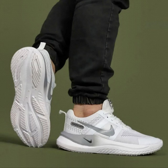 حراج ویژه  کفش کتونی اسپرت مردانه و پسرانه  مدل نایک رنگ سفید طوسی با کیفیت و درجه یک با ارسال  رایگان