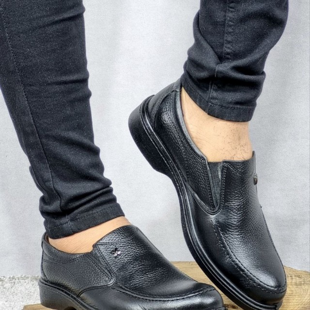 حراج واقعی کفش چرم طبیعی تبریز رنگ مشکی کیفیت عالی زیره پیو فوق العاده  راخت و خوشپا با ارسال رایگان