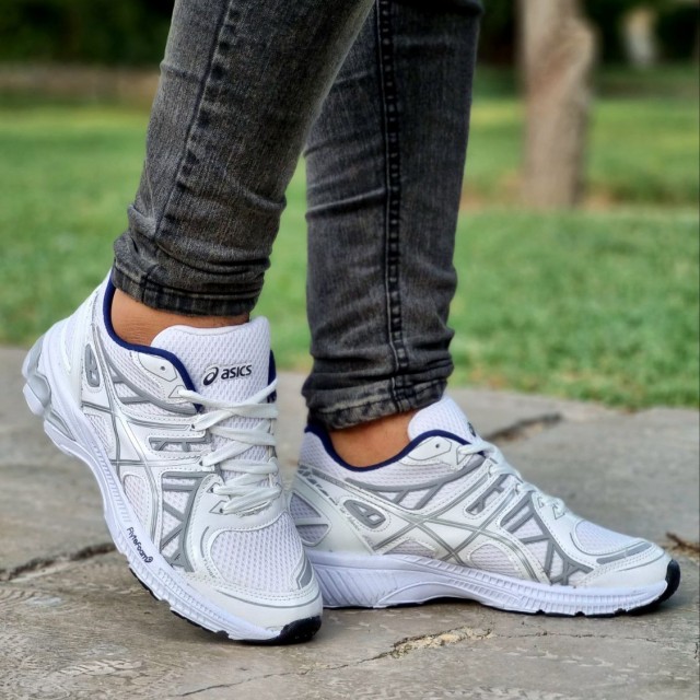 حراج واقعی کفش اسپرت مردانه پسرانه  مدل آسیکس جذاب و زیبا رنگ سفید طوسی باارسال رایگان