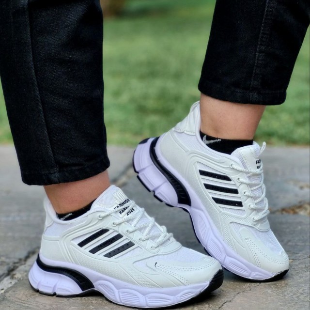 فروش کفش اسپرت  زنانه دخترانه مدل آدیداس پرفروش و خاص رنگ سفید مشکی باارسال رایگان