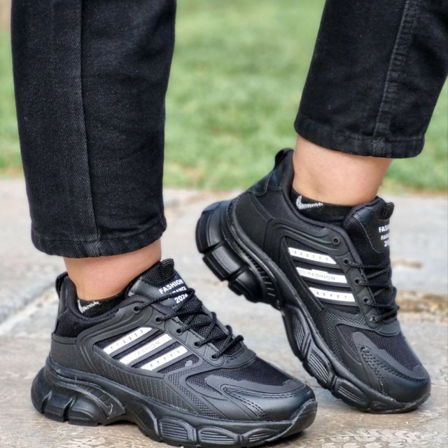 حراج  کفش اسپرت زنانه دخترانه مدل آدیداس باکیفیت و دوام عالی  رنگ مشکی سفید باارسال رایگان