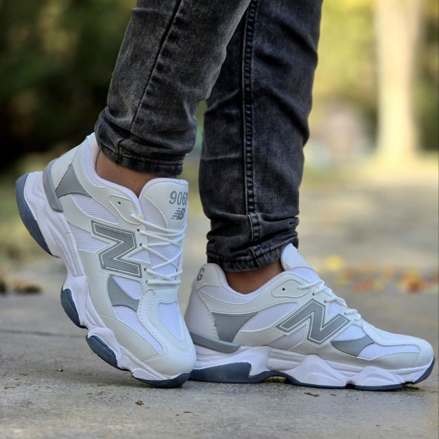 تخفیف کفش کتونی اسپرت مردانه مدل نیوبالانس زیبا و باکیفیت رنگ سفید طوسی باارسال رایگان