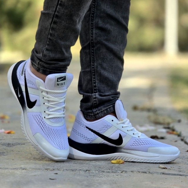 تخفیف فوق العاده کفش کتونی اسپرت مردانه مدل نایک اسپیسر با طرحی جذاب رنگ سفید مشکی باارسال رایگان