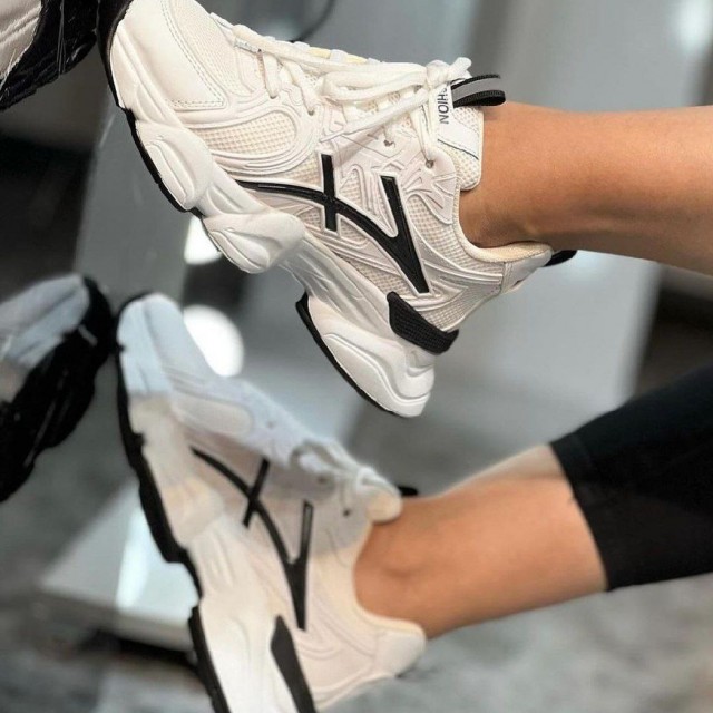 فروش فوق العاده کفش  کتونی اسپرت زنانه دخترانه مدل اسیکس بادوام و مقاوم رنگ سفید مشکی باارسال رایگان