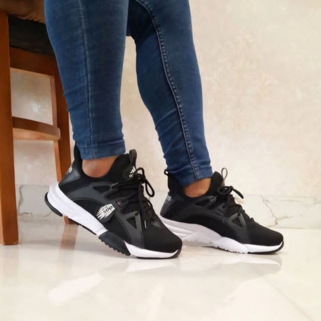 تخفیف عالی کفش اسپرت مردانه مدل پیاده روی خاص و جذاب رنگ مشکی سفید باارسال رایگان