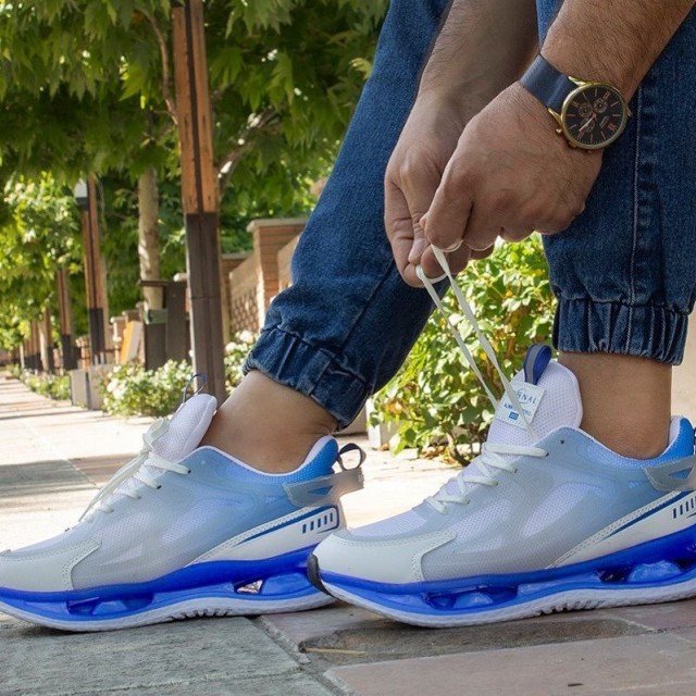 فروش جذاب کفش اسپرت مردانه پسرانه  مدل نایک زیره کپسولی پرفروش رنگ سفید ابی باارسال رایگان