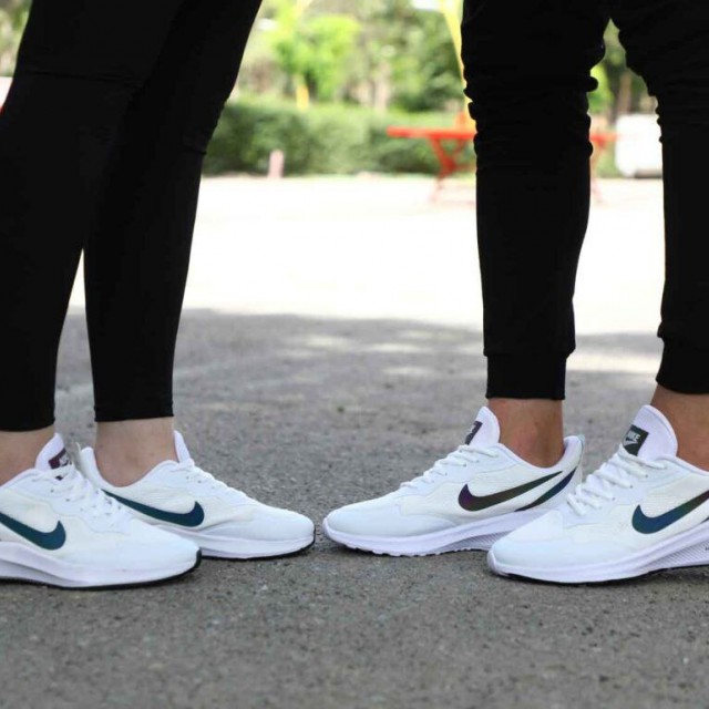 حراج خاص کفش کتونی اسپرت زنانه دخترانه مدل نایک اسپیسر ویژه و جذاب رنگ سفید هولوگرامی باارسال رایگان  کد 4422