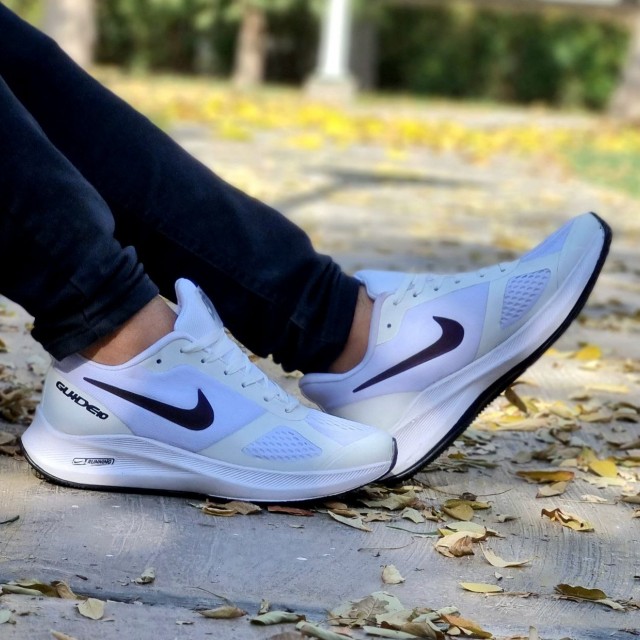 فروش واقعی کفش  اسپرت مردانه مدل  نایک اسپیسر  بی نهایت خاص رنگ سفید مشکی باارسال رایگان  کد 3604