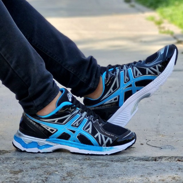 حراااج کفش کتونی اسپرت مردانه مدل اسیکس با کیفیت رنگ مشکی آبی باارسال رایگان کد 3762