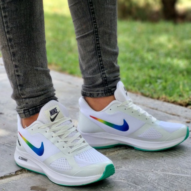 حراج فوق العاده کفش اسپرت مردانه مدل  نایک اسپیسر بسیار خاص رنگ سفید رنگین کمانی زیره سبز باارسال رایگان