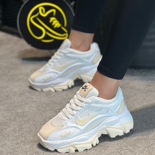 فروش دلبرانه کفش اسپرت دخترانه زنانه شیک و  جذاب رنگ سفید کرم باارسال رایگان