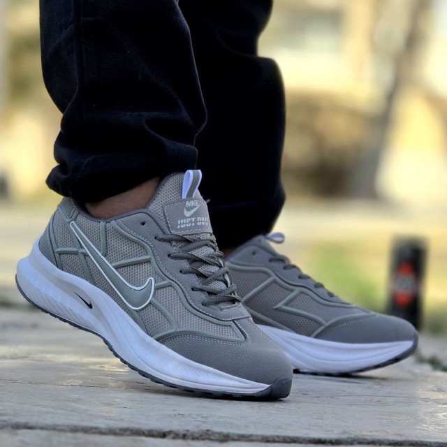 تخفیف بی نظیر امروز  کفش کتونی اسپرت مردانه و پسرانه مدل نایک رنگ طوسی زیره سفید یه کار جدید و مدرن با ارسال رایگان