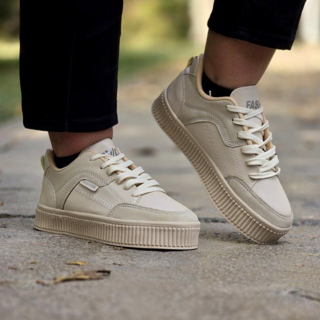 حراج فوق العاده کفش کتونی اسپرت دخترانه و زنانه مدل نیوبالانس رنگ کرم تمام فوق العاده جذاب و شیک با ارسال رایگان