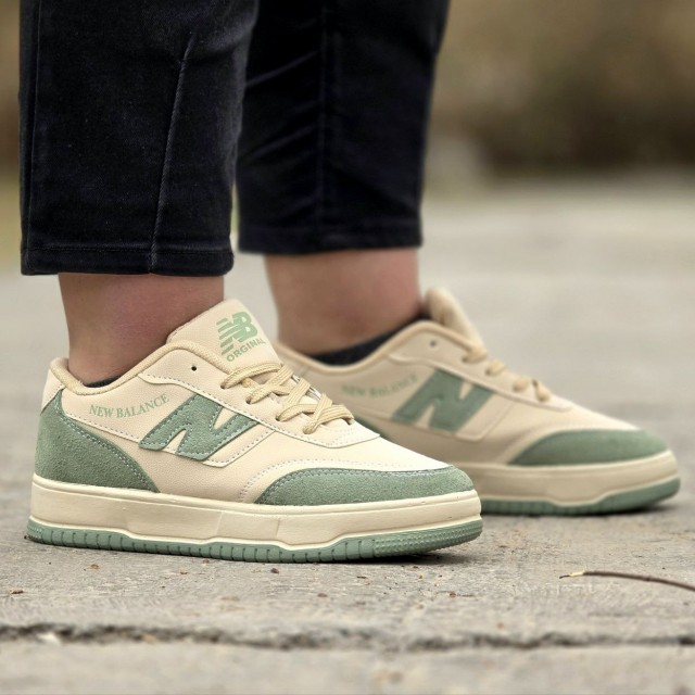 تخفیف  فوق العاده کفش کتونی اسپرت ونس دخترانه یه مدل بسیار پرطرفدار رنگ کرم سبز باارسال رایگان