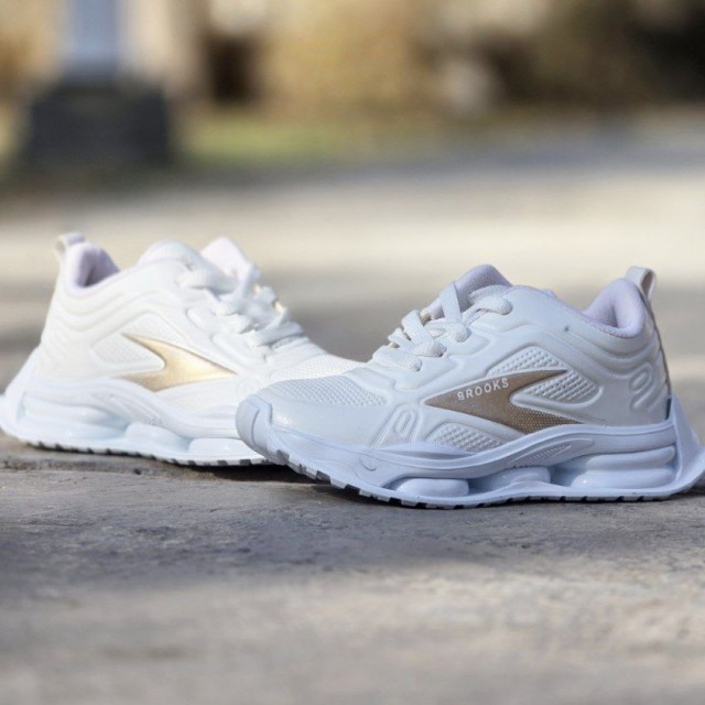 تخفیف ویژه کفش کتونی اسپرت بچگانه مدل بروکس رنگ سفید طلایی فوق العاده جذاب و یه کار خاص با ارسال رایگان