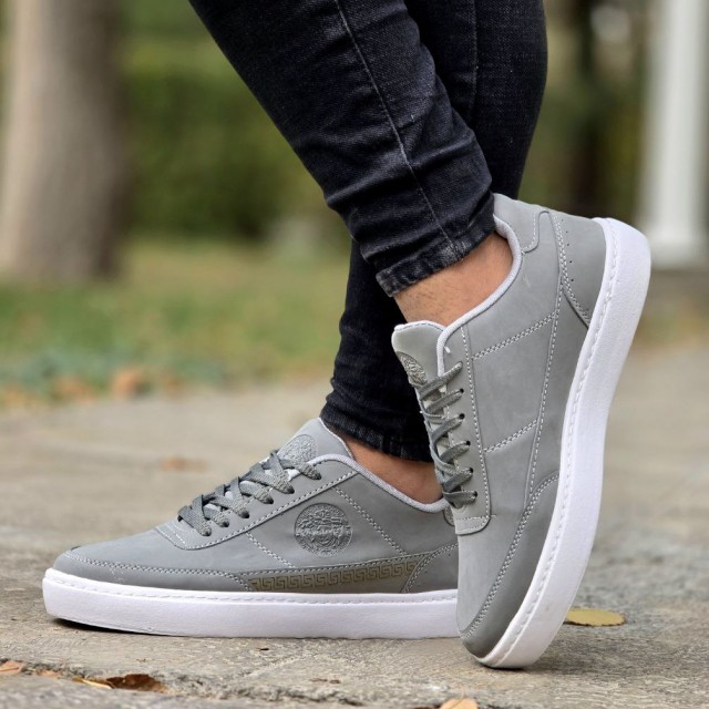 فروش ویژه کفش اسپرت  ونس مردانه مدل ورساچه زیبا و بادوام رنگ طوسی زیره سفید  با ارسال رایگان