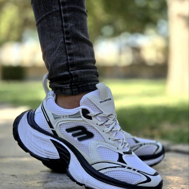 فروش خاص کفش کتونی بالنسیاگا مردانه پسرانه مدل 10 ایکس پرفروش و پرطرفدار رنگ سفیدمشکی باارسال رایگان