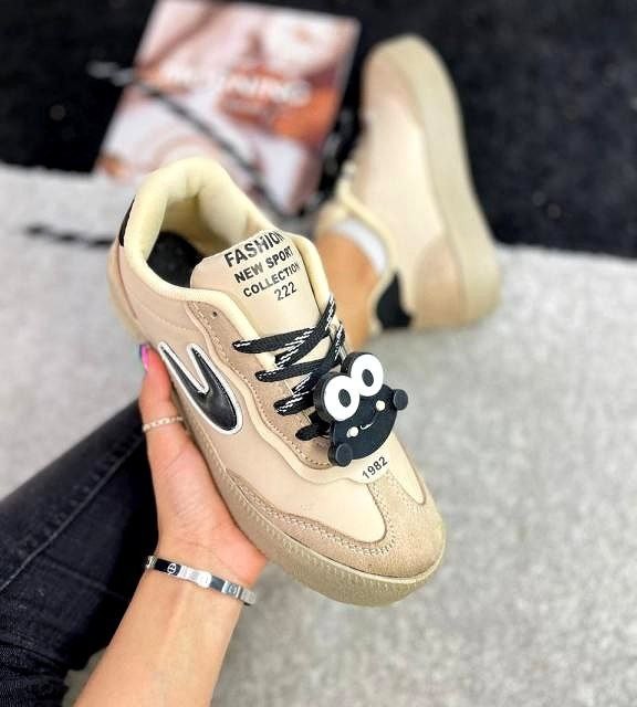 حراج بی نظیر کفش اسپرت زنانه دخترانه مدل ونس قورباغه‌ای  یه مدل خاص رنگ  کرم مشکی باارسال رایگان