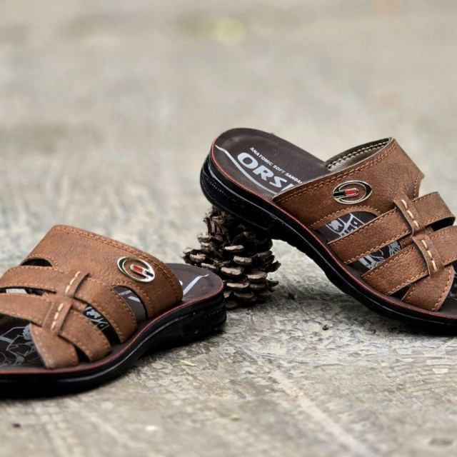 فروش فوق العاده این هفته دمپایی صندل  پسرانه بچگانه جدید و جذاب رنگ قهوه ای  با ارسال رایگان